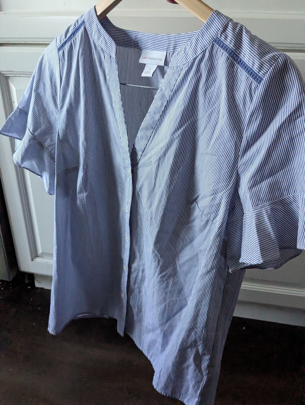 Beautiful Liz Claiborne Striped Flutter Sleeve Button Down Top Cotton Small - Picture 2 of 8